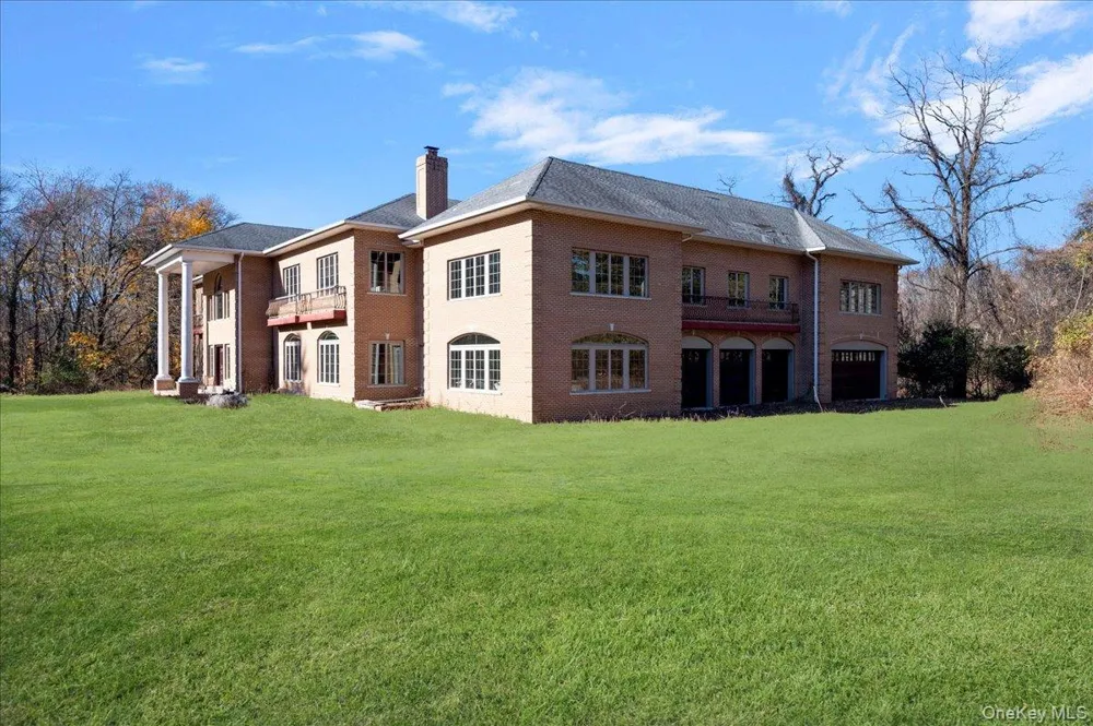 1 Penny Pond Court Old Brookville, NY 11548