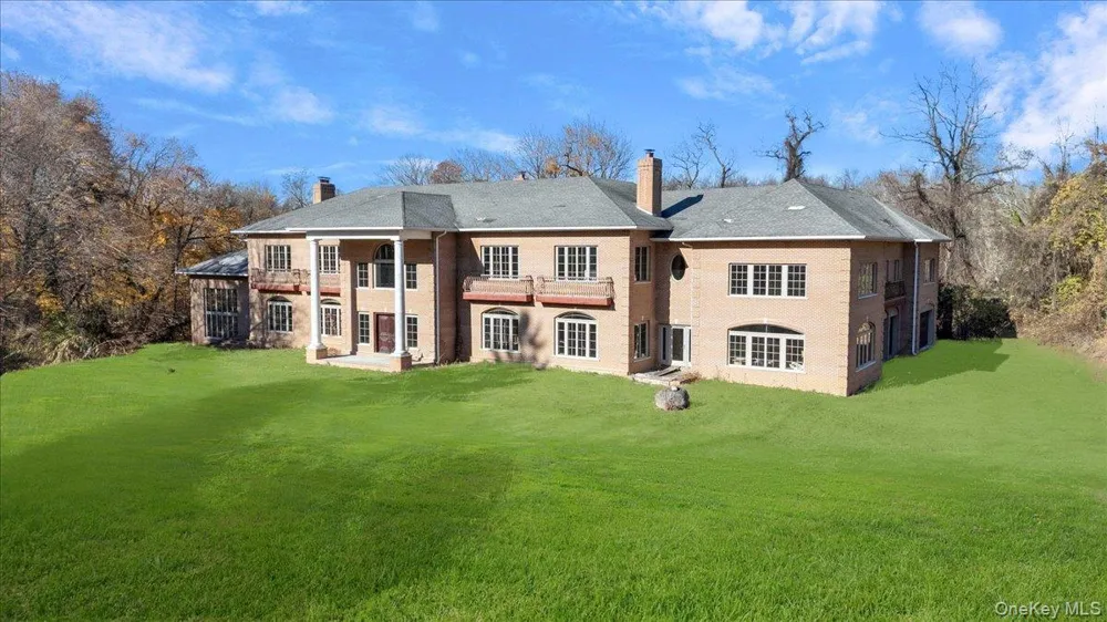 1 Penny Pond Court Old Brookville, NY 11548