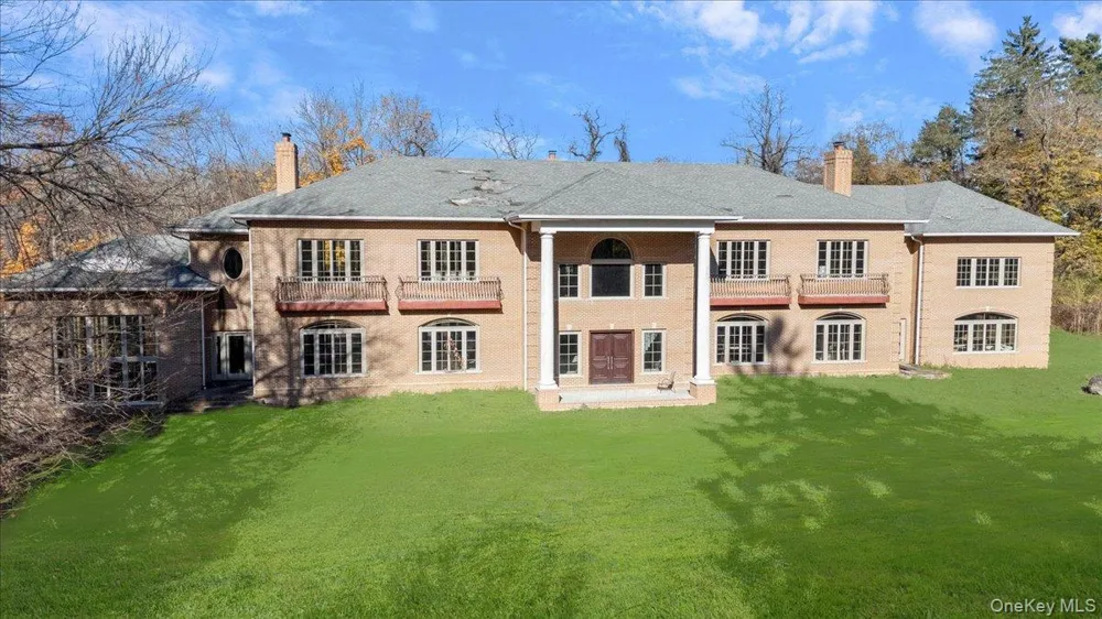 1 Penny Pond Court Old Brookville, NY 11548