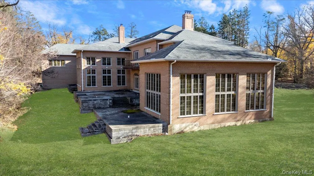 1 Penny Pond Court Old Brookville, NY 11548