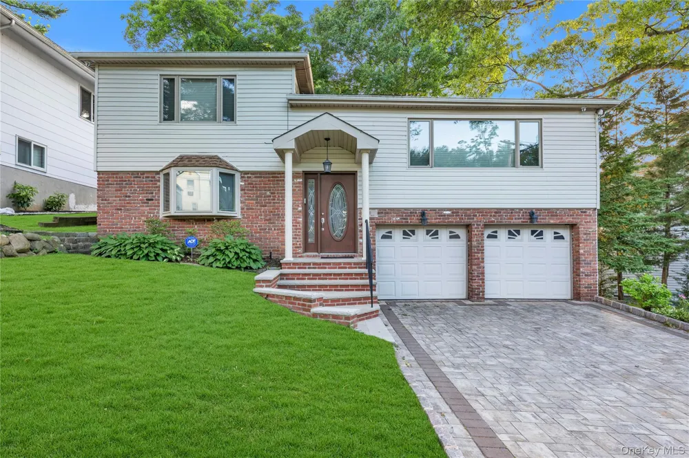 90 Virginia Drive Manhasset, NY 11030