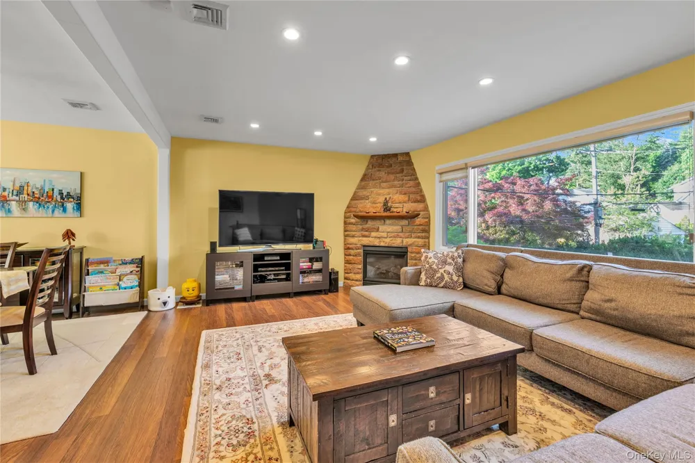 90 Virginia Drive Manhasset, NY 11030