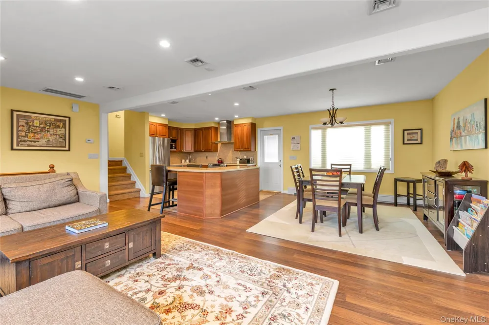 90 Virginia Drive Manhasset, NY 11030