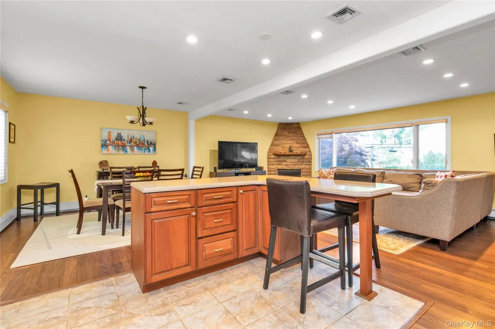 90 Virginia Drive Manhasset, NY 11030