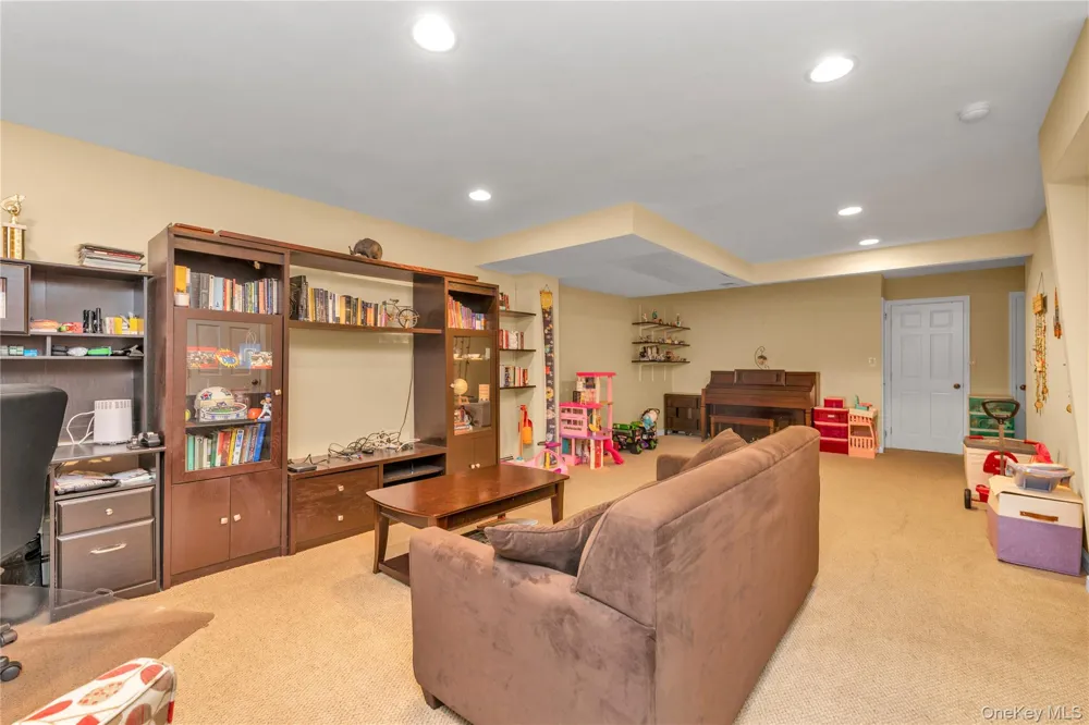 90 Virginia Drive Manhasset, NY 11030