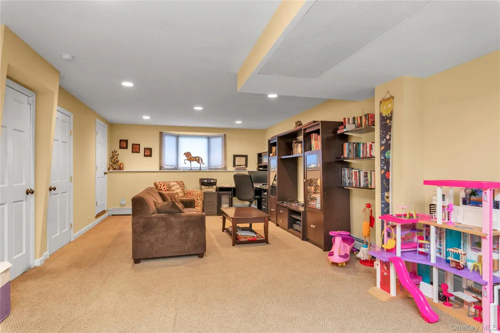 90 Virginia Drive Manhasset, NY 11030