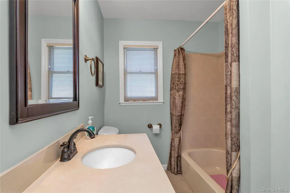 90 Virginia Drive Manhasset, NY 11030
