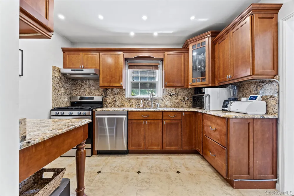 82 Superior Road Floral Park, NY 11001