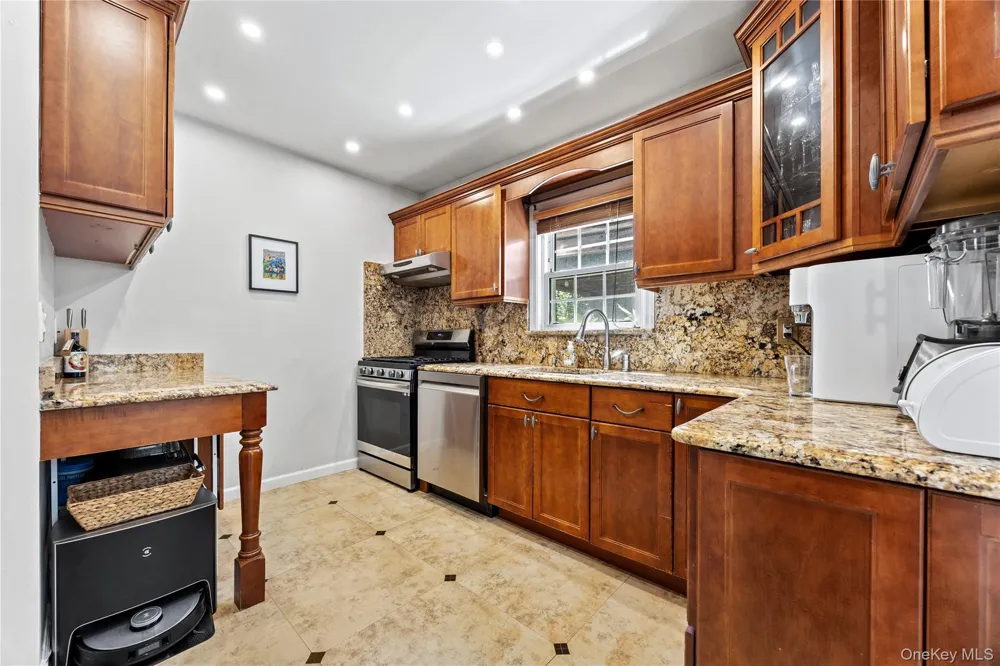82 Superior Road Floral Park, NY 11001