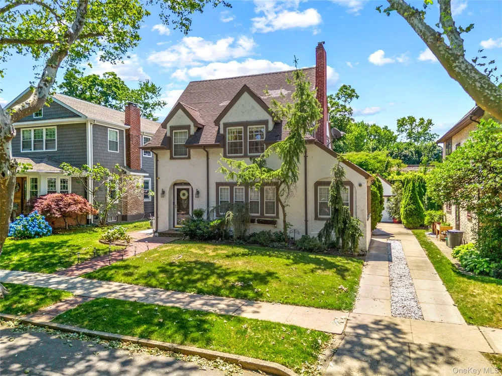 82 Superior Road Floral Park, NY 11001