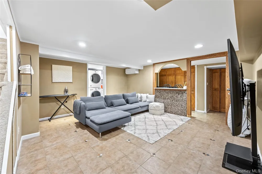 82 Superior Road Floral Park, NY 11001