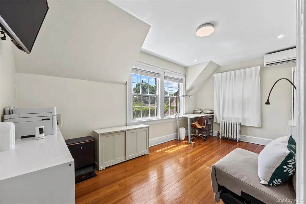 82 Superior Road Floral Park, NY 11001