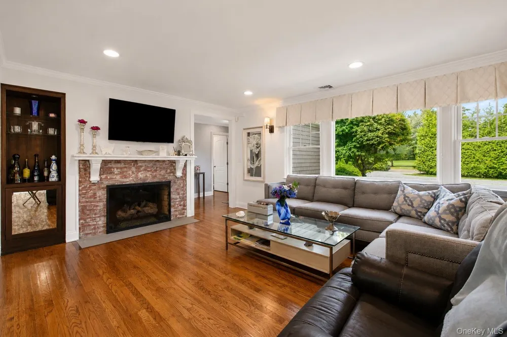 65 Shore Road Westhampton, NY 11977