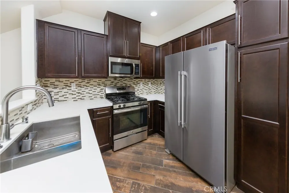 14705 Sherman Way Van Nuys, CA 91405