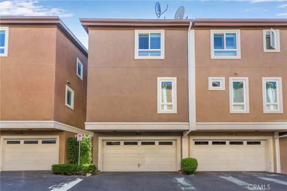14705 Sherman Way Van Nuys, CA 91405