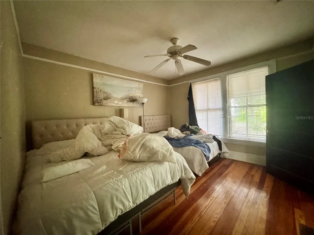 907 NW 11TH AVENUE Gainesville, FL 32601