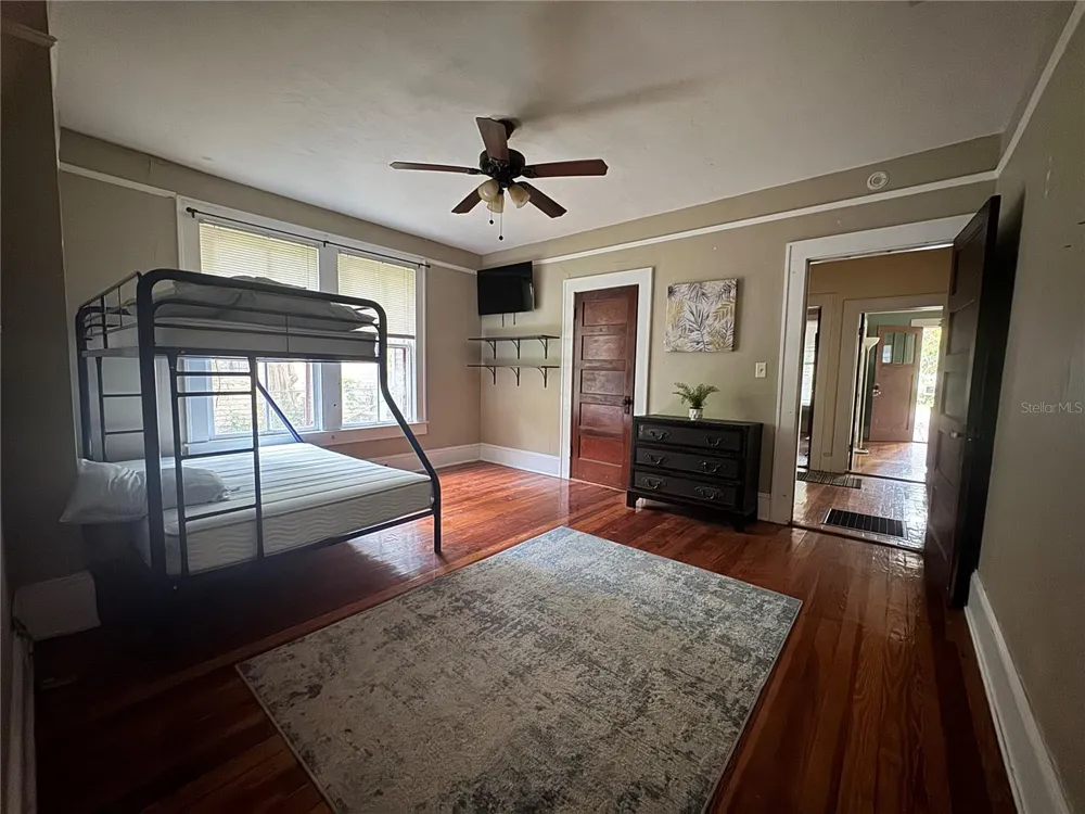 907 NW 11TH AVENUE Gainesville, FL 32601