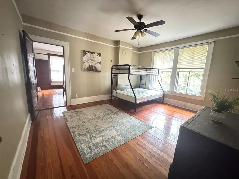 907 NW 11TH AVENUE Gainesville, FL 32601