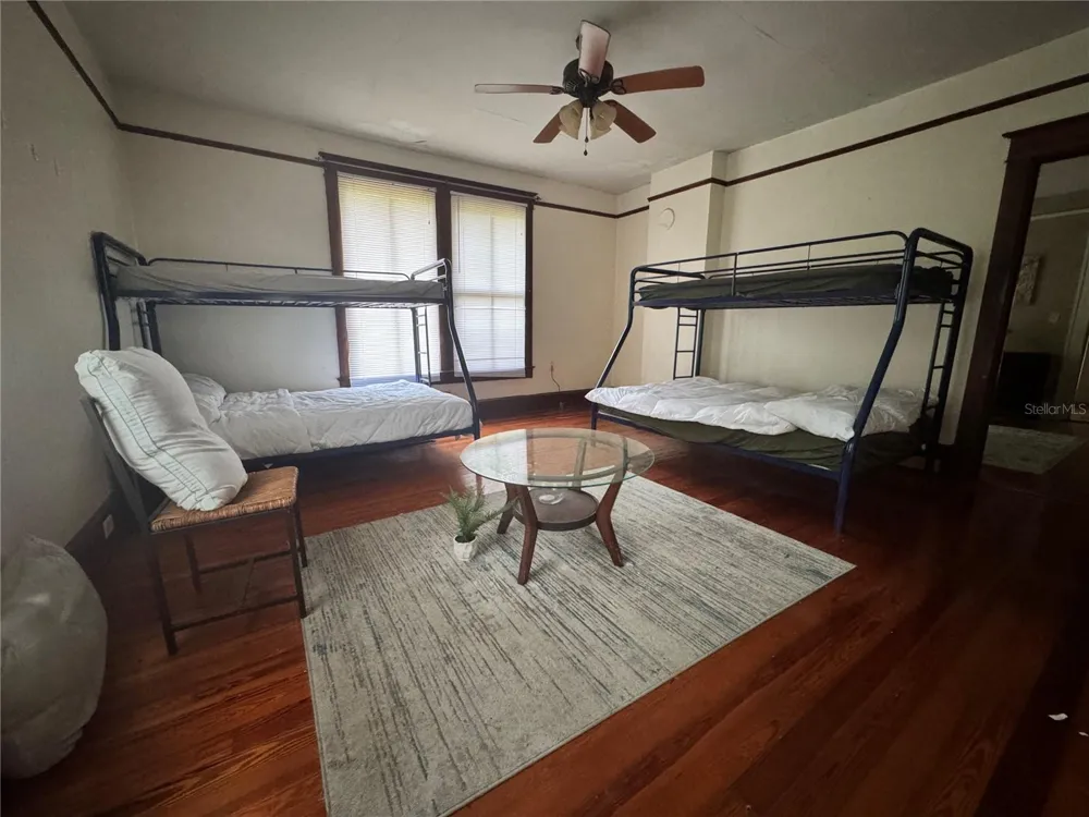 907 NW 11TH AVENUE Gainesville, FL 32601