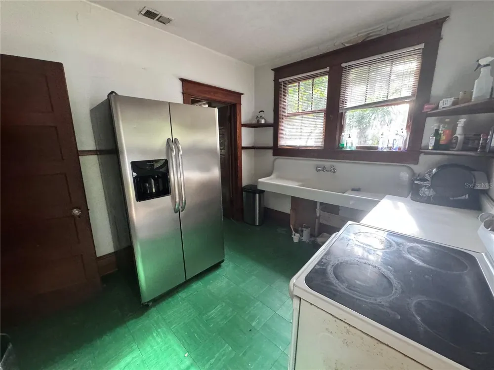 907 NW 11TH AVENUE Gainesville, FL 32601