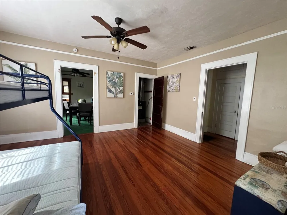 907 NW 11TH AVENUE Gainesville, FL 32601