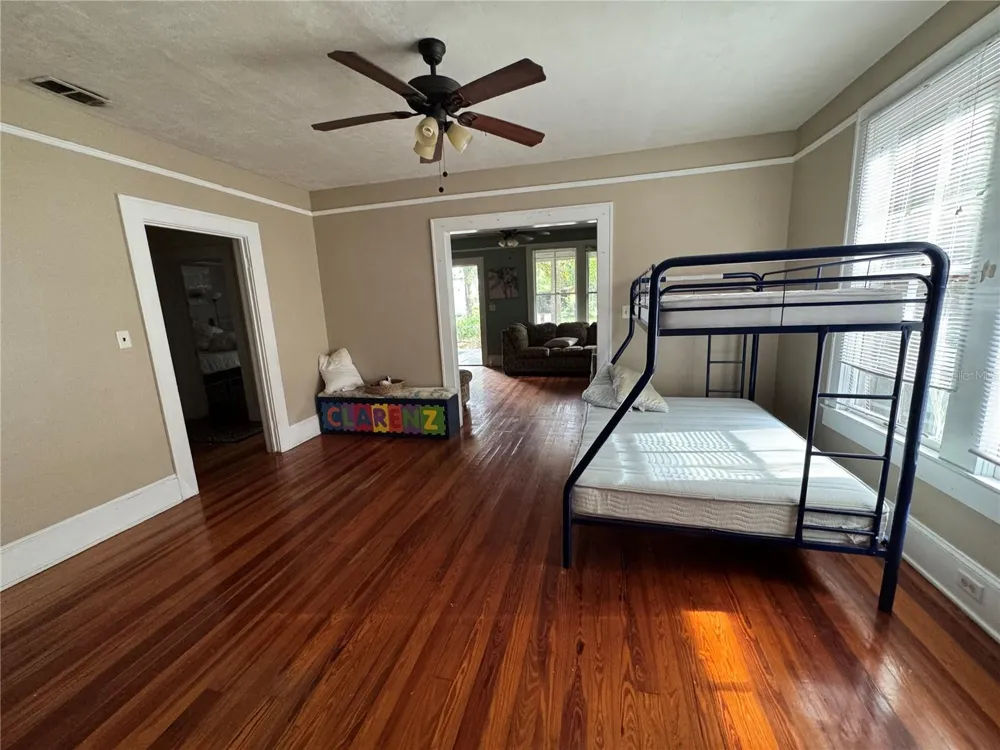 907 NW 11TH AVENUE Gainesville, FL 32601