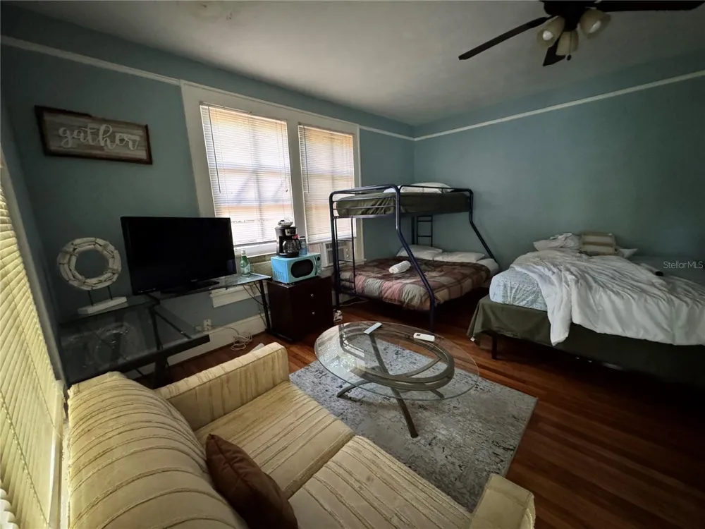 907 NW 11TH AVENUE Gainesville, FL 32601