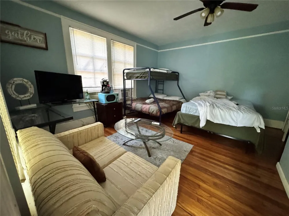 907 NW 11TH AVENUE Gainesville, FL 32601