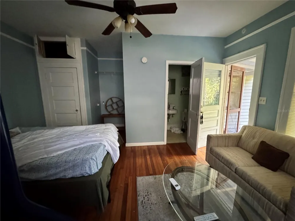 907 NW 11TH AVENUE Gainesville, FL 32601