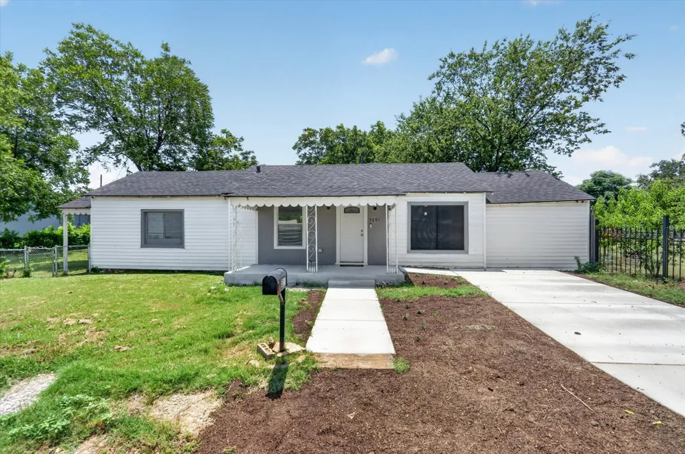 5301 Scoggins Street Sansom Park, TX 76114