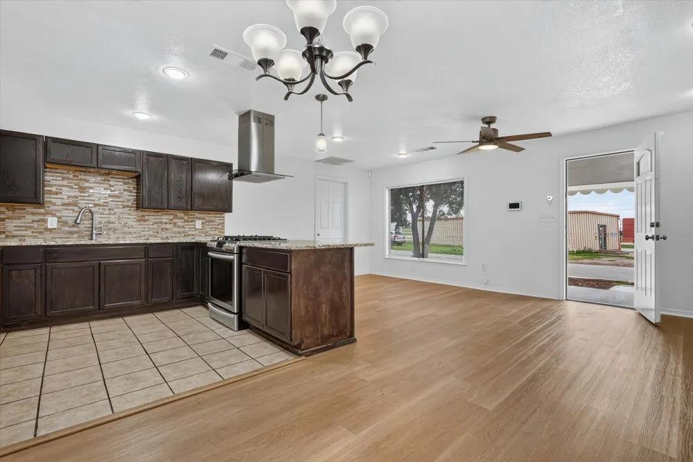 5301 Scoggins Street Sansom Park, TX 76114