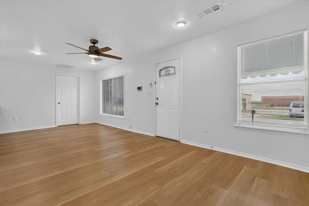 5301 Scoggins Street Sansom Park, TX 76114