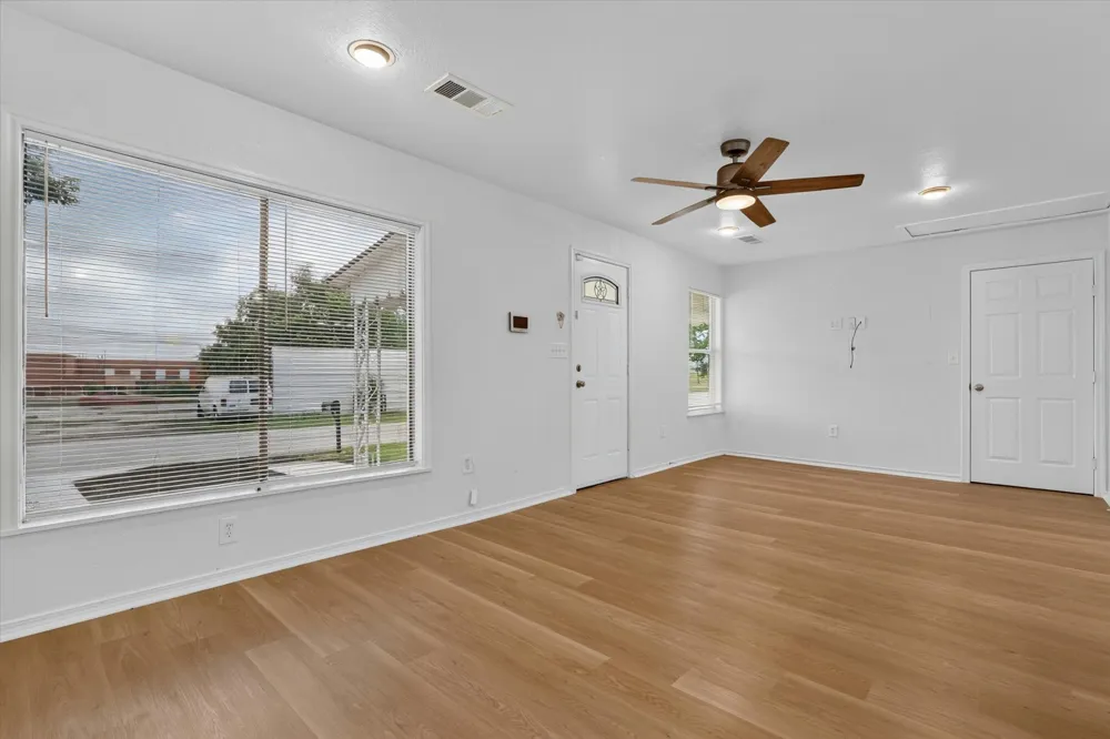 5301 Scoggins Street Sansom Park, TX 76114