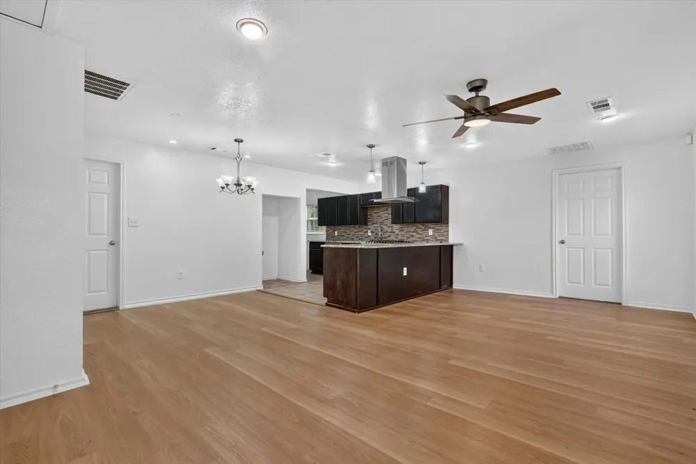5301 Scoggins Street Sansom Park, TX 76114