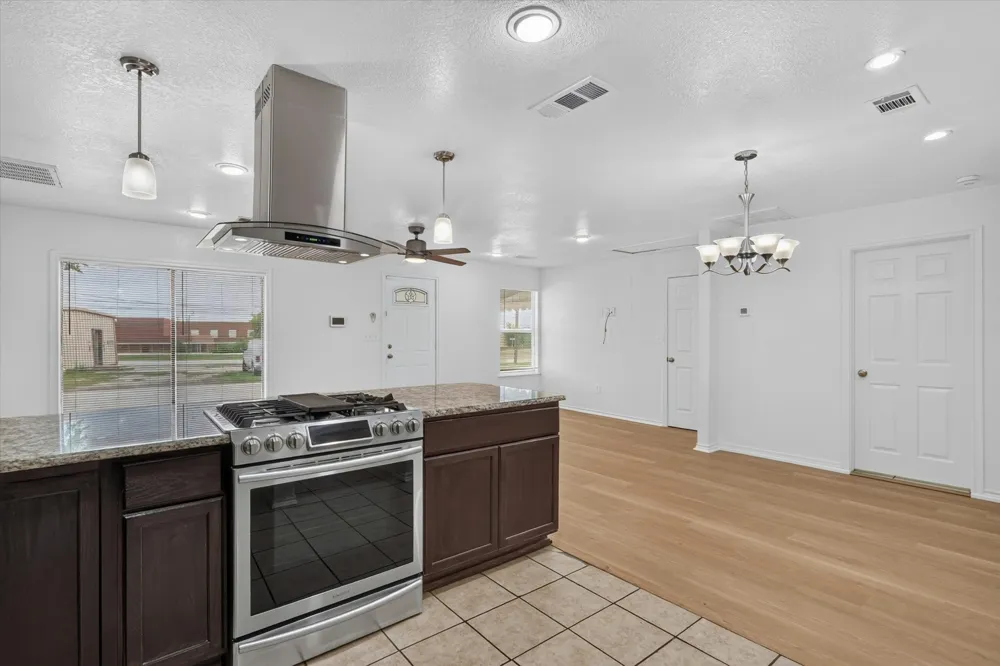 5301 Scoggins Street Sansom Park, TX 76114