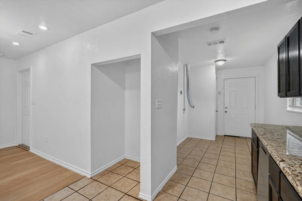 5301 Scoggins Street Sansom Park, TX 76114