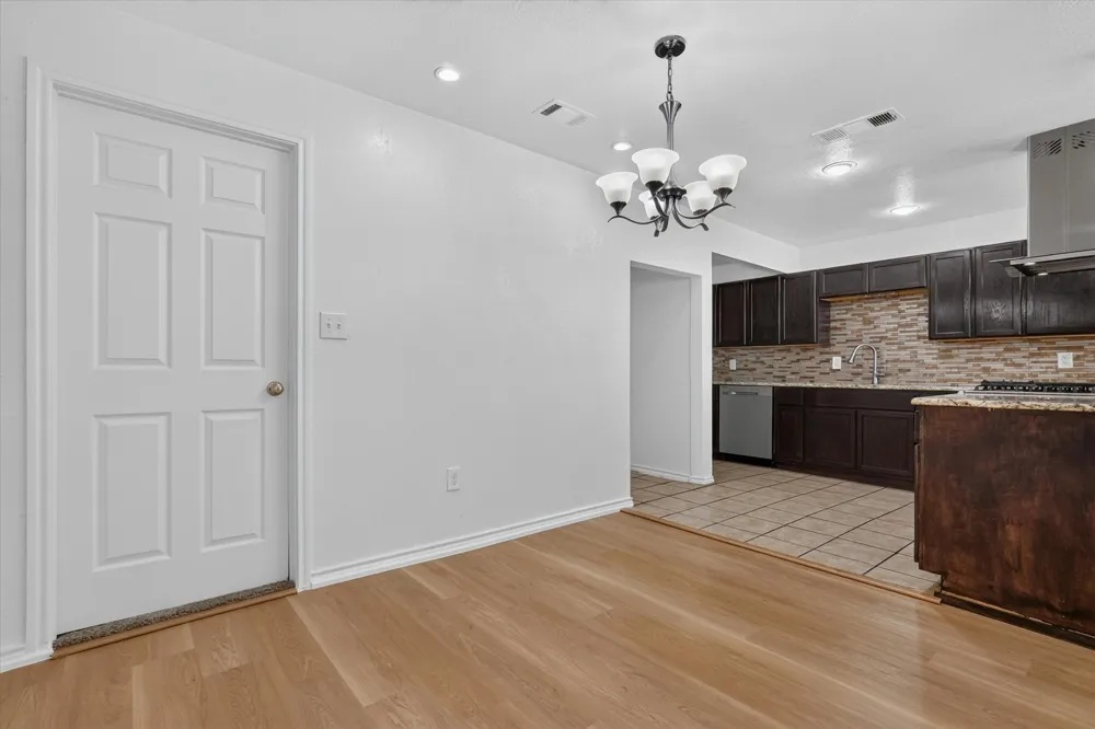 5301 Scoggins Street Sansom Park, TX 76114