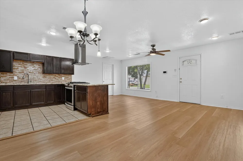 5301 Scoggins Street Sansom Park, TX 76114
