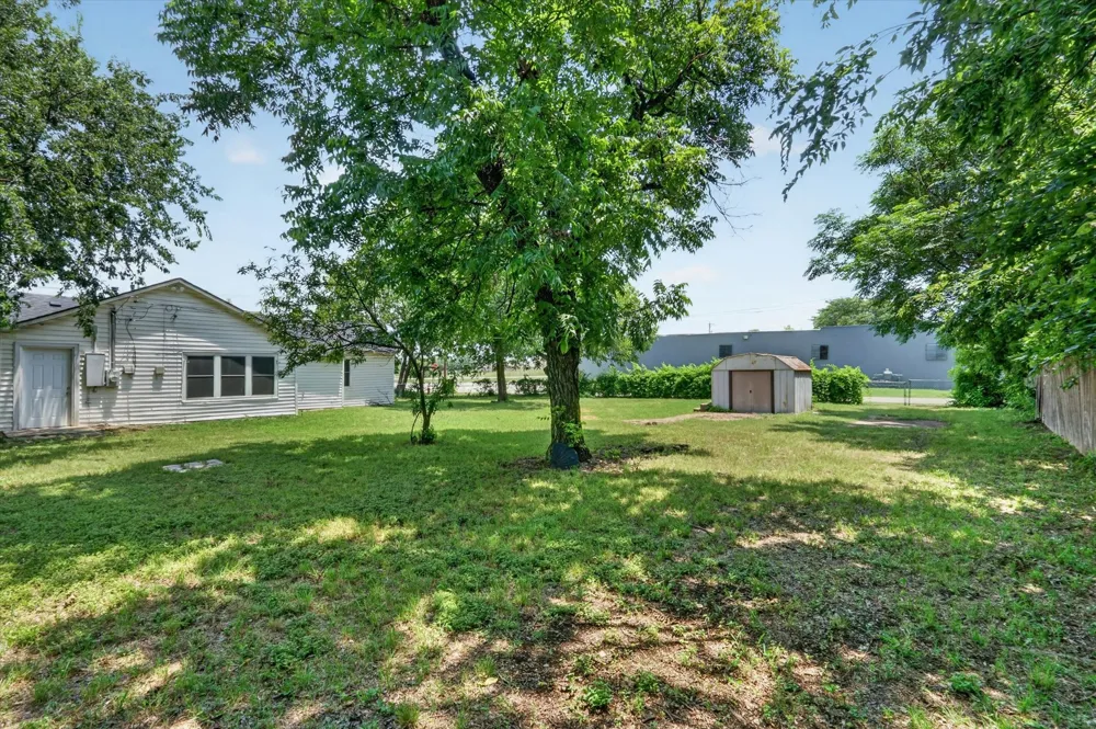 5301 Scoggins Street Sansom Park, TX 76114