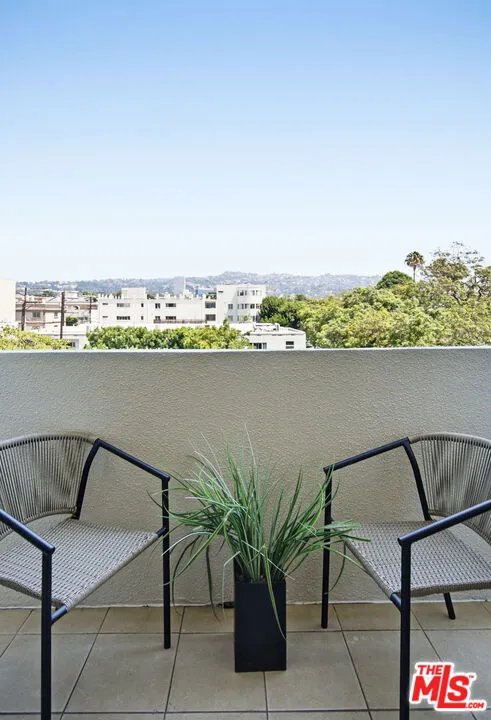 325 Oakhurst Drive #405 Beverly Hills, CA 90210