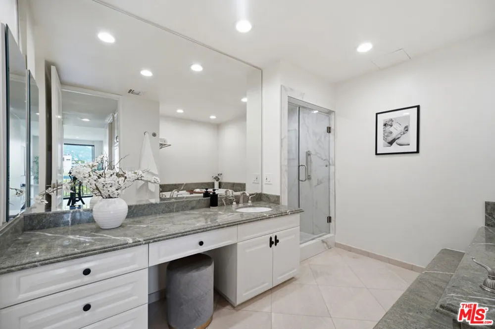 325 Oakhurst Drive #405 Beverly Hills, CA 90210