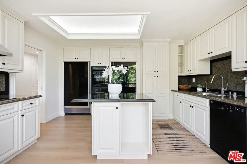 325 Oakhurst Drive #405 Beverly Hills, CA 90210