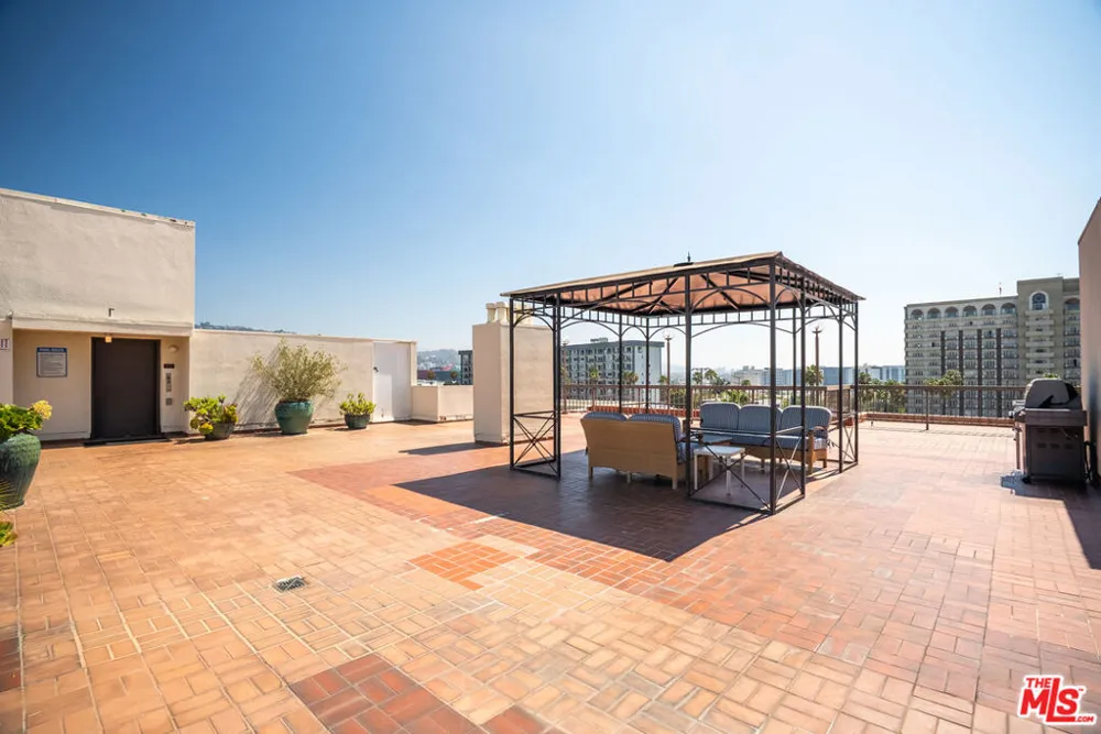 325 Oakhurst Drive #405 Beverly Hills, CA 90210