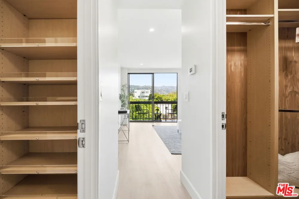 325 Oakhurst Drive #405 Beverly Hills, CA 90210