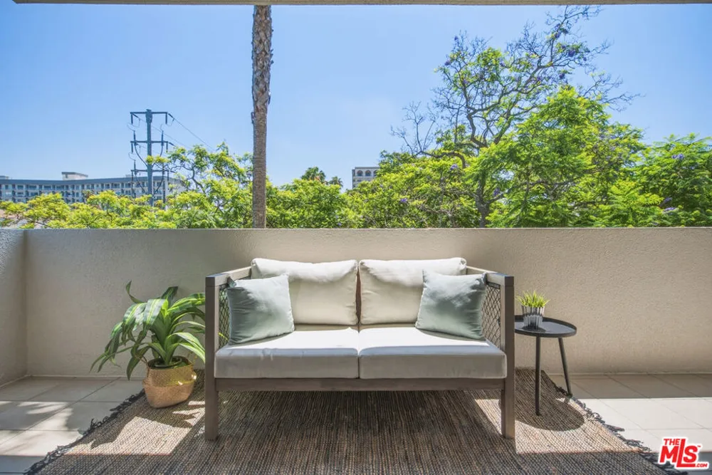 325 Oakhurst Drive #405 Beverly Hills, CA 90210