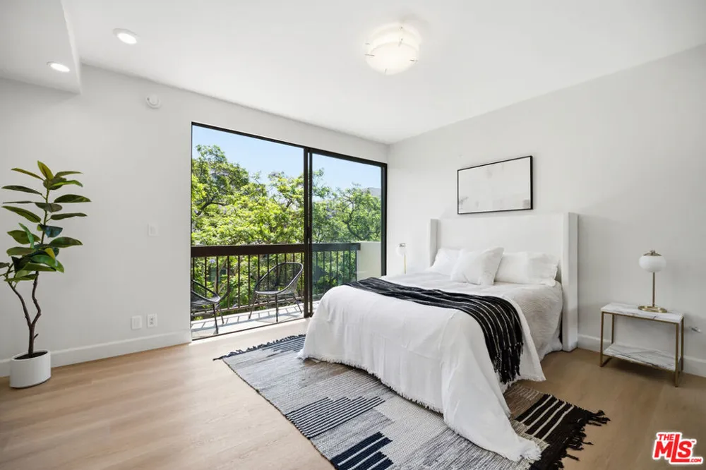325 Oakhurst Drive #405 Beverly Hills, CA 90210