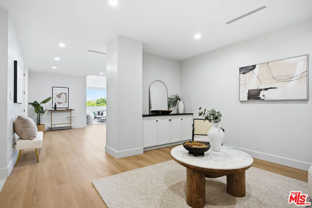 325 Oakhurst Drive #405 Beverly Hills, CA 90210