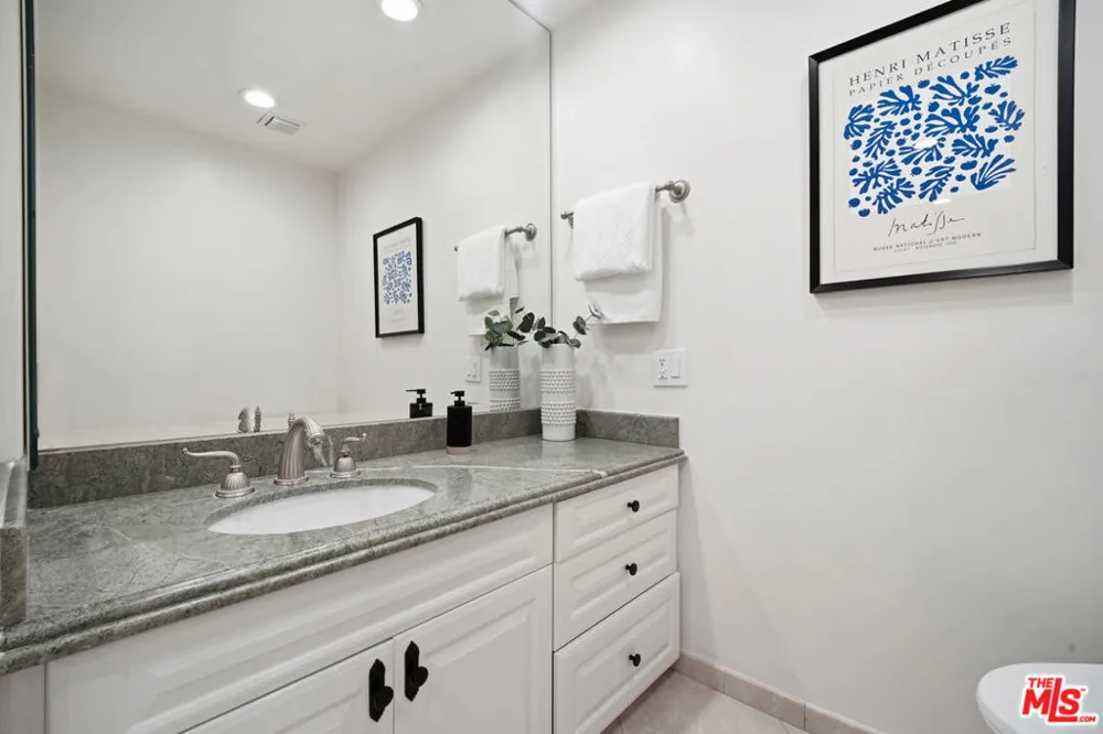 325 Oakhurst Drive #405 Beverly Hills, CA 90210