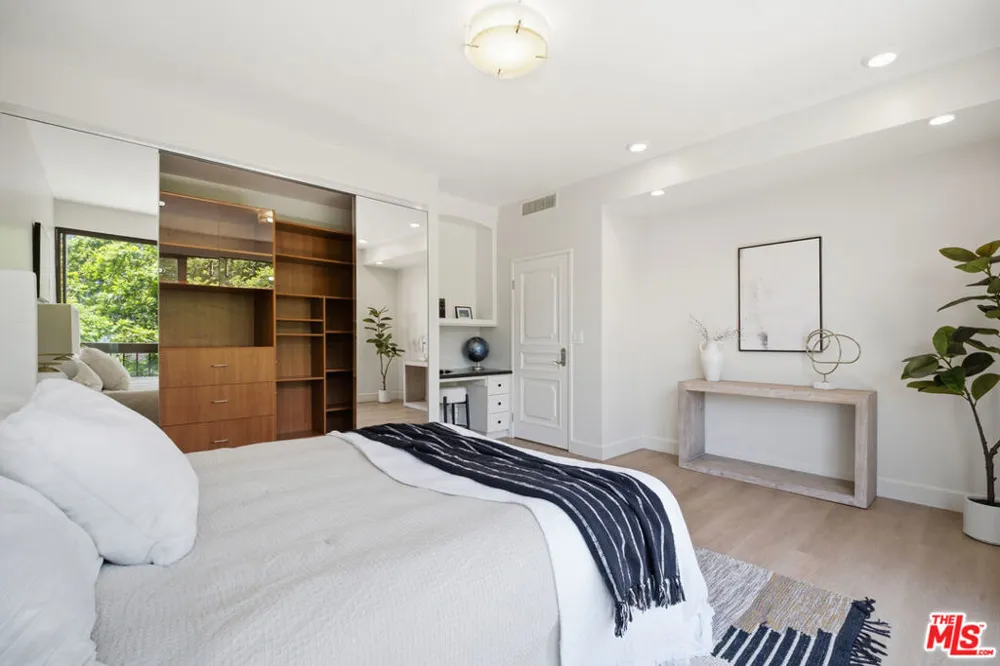 325 Oakhurst Drive #405 Beverly Hills, CA 90210
