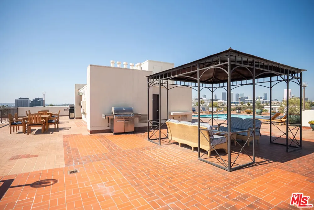 325 Oakhurst Drive #405 Beverly Hills, CA 90210